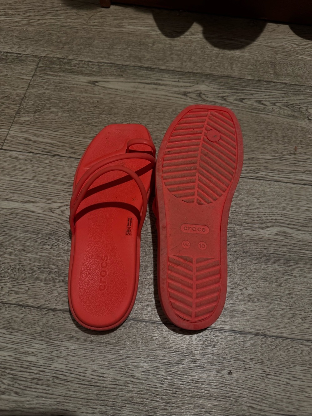 Miami Toe Loop CROCS Women’s Bright Coral Slide Sandals